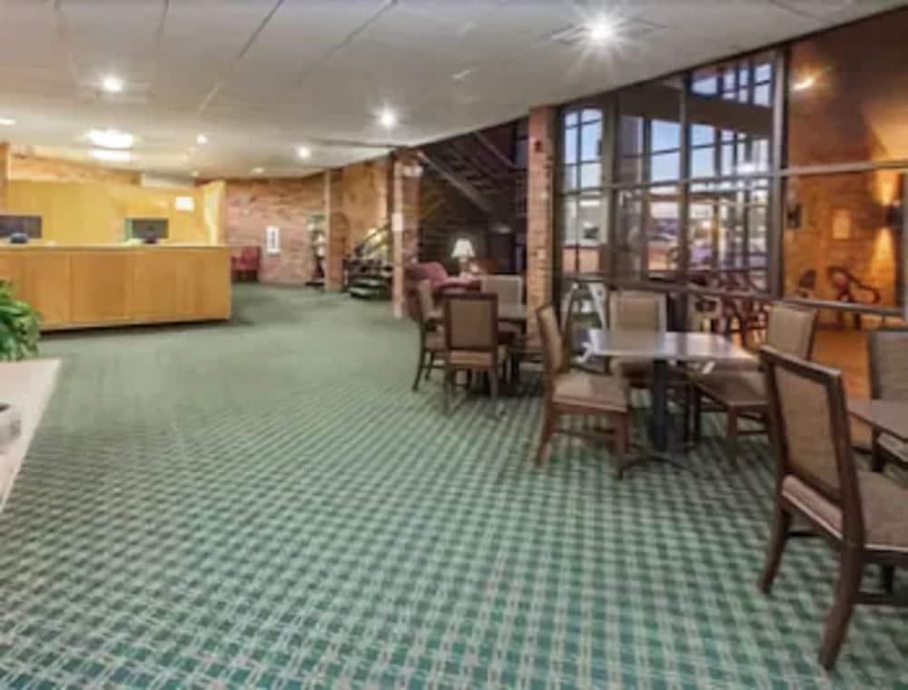 Clarion Pointe Bloomington-Normal Near I-55 And University Экстерьер фото