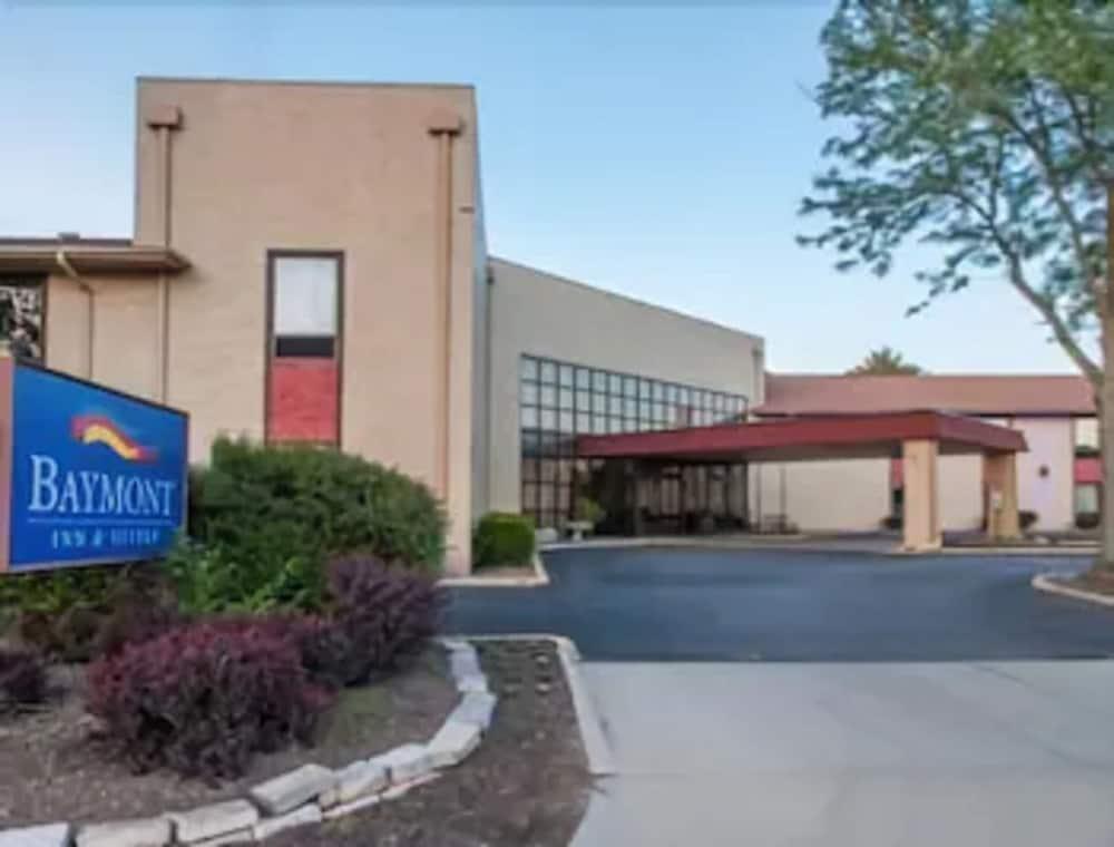 Clarion Pointe Bloomington-Normal Near I-55 And University Экстерьер фото