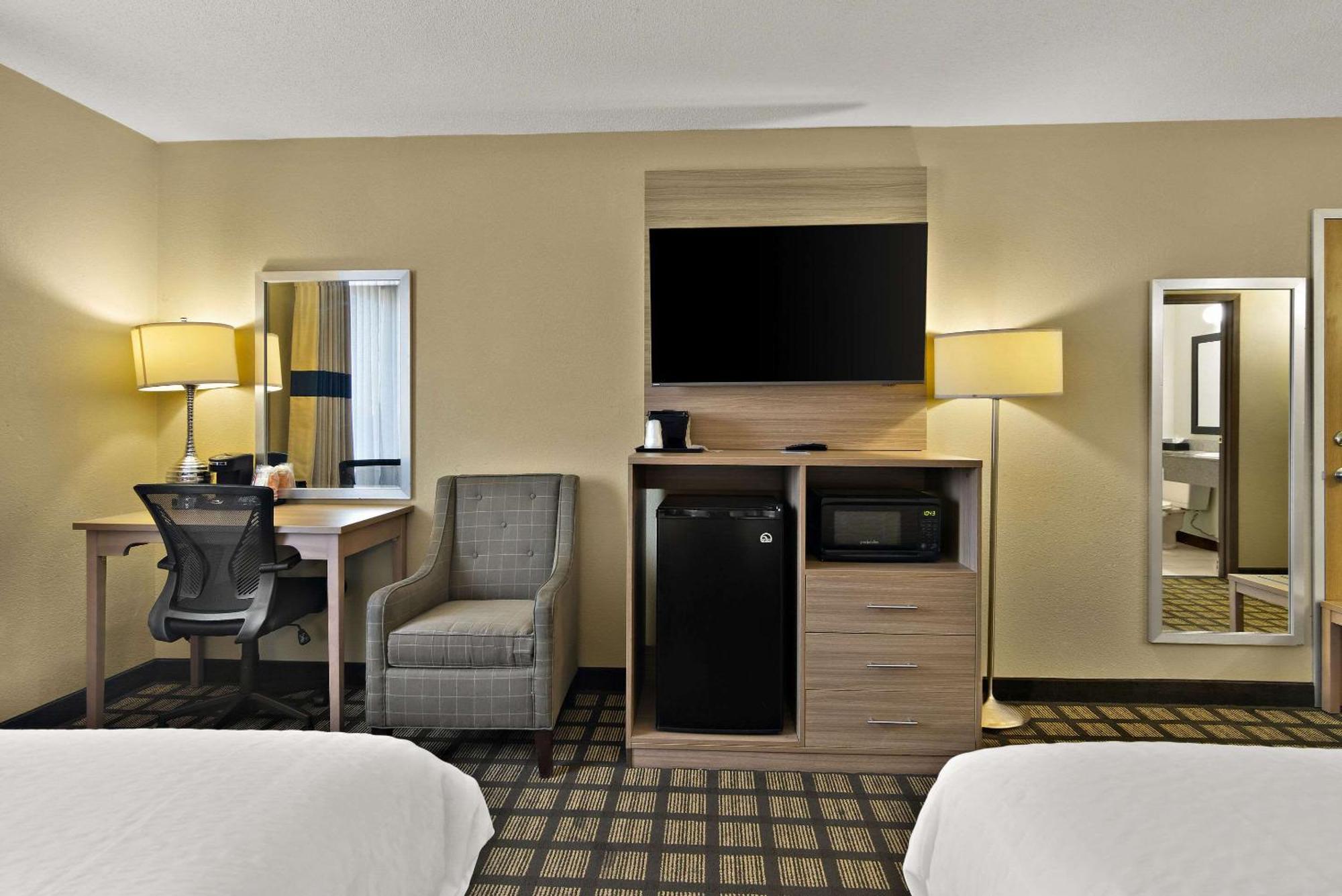 Clarion Pointe Bloomington-Normal Near I-55 And University Экстерьер фото