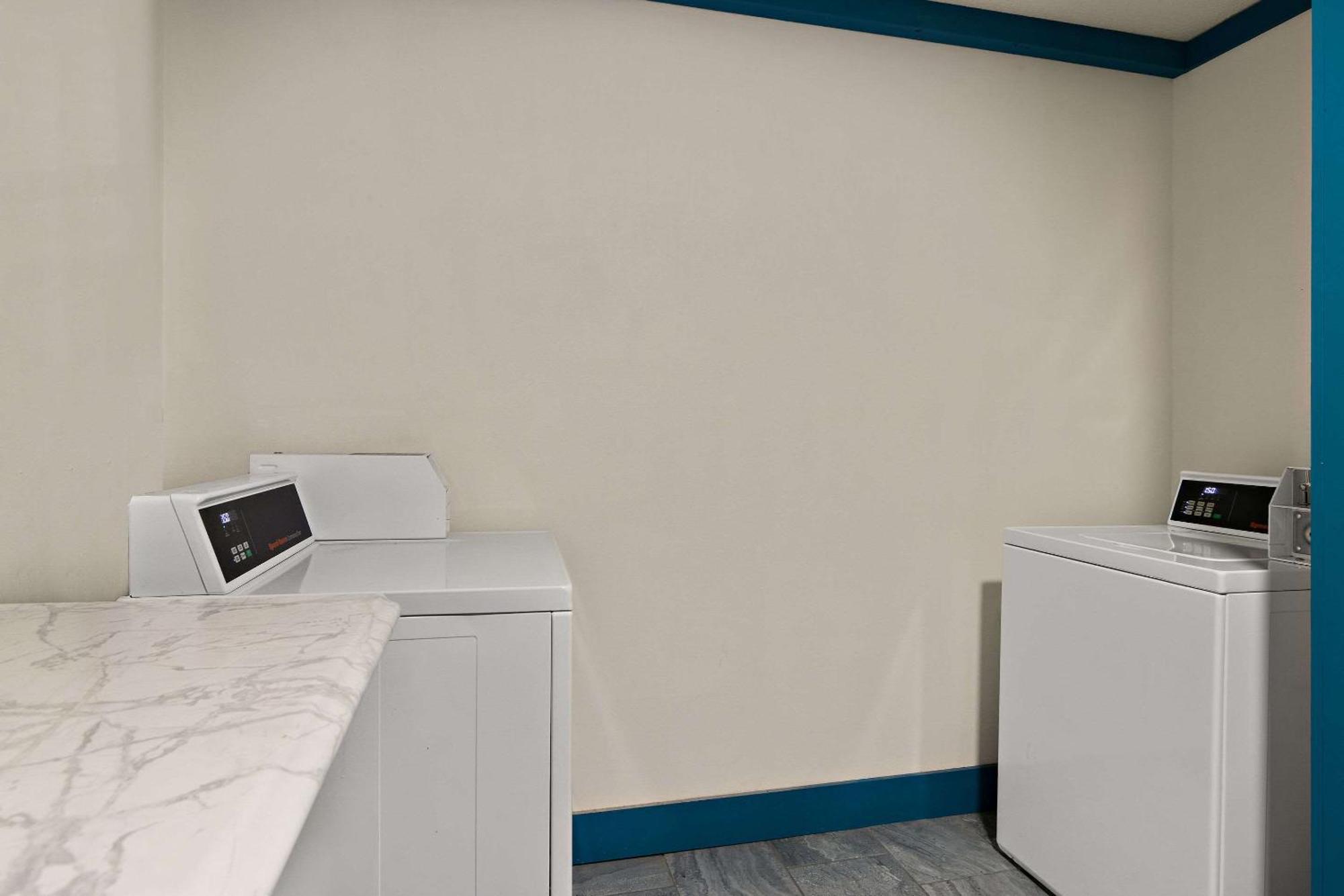 Clarion Pointe Bloomington-Normal Near I-55 And University Экстерьер фото