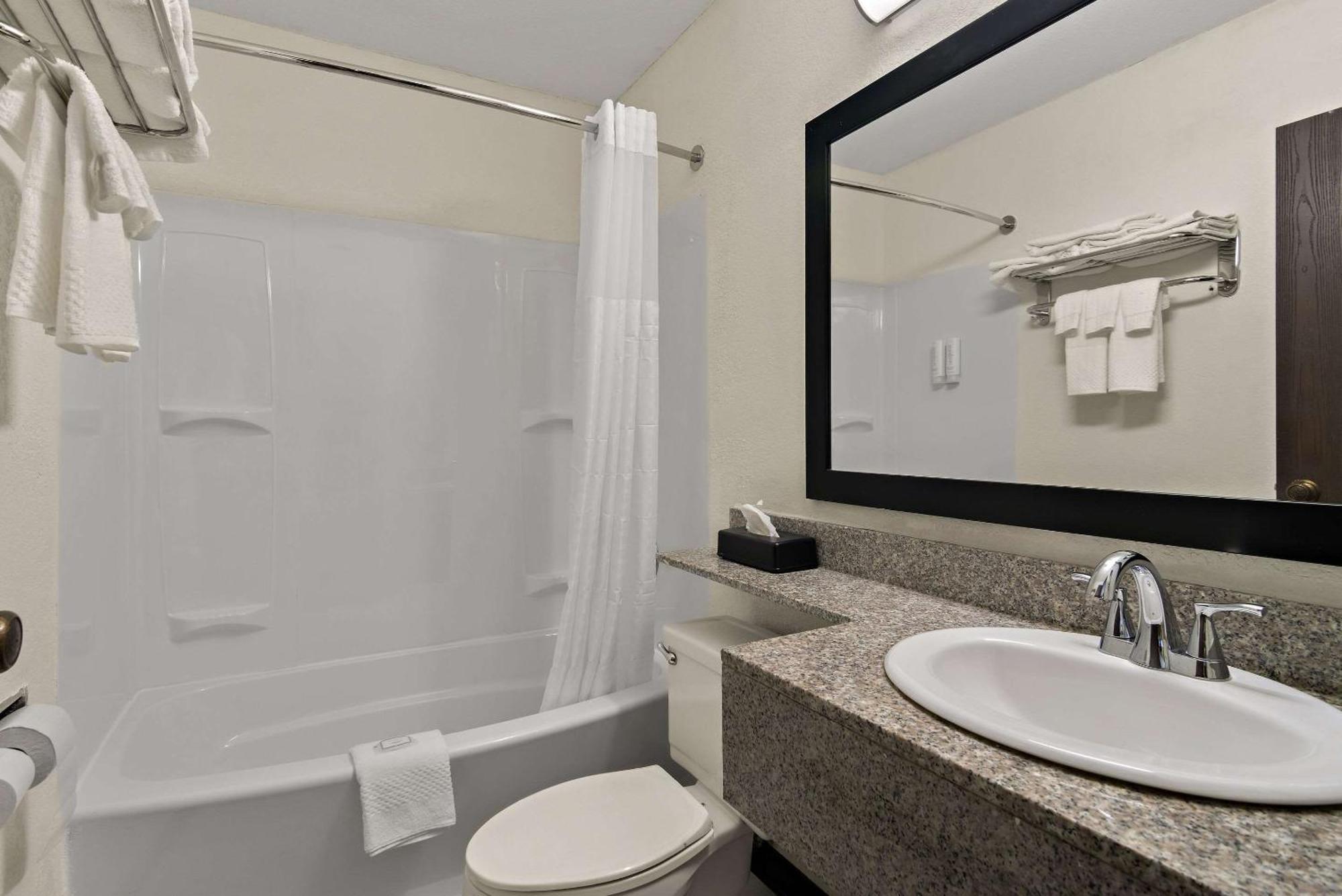 Clarion Pointe Bloomington-Normal Near I-55 And University Экстерьер фото