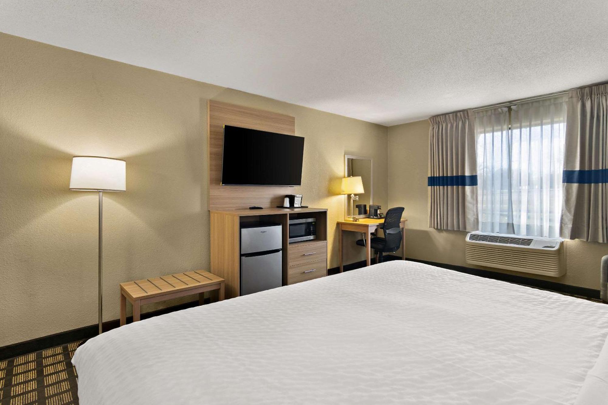 Clarion Pointe Bloomington-Normal Near I-55 And University Экстерьер фото